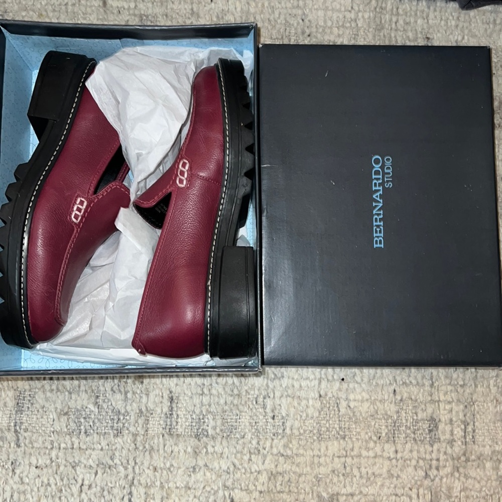 NIB Bernardo Studio Leather Platform Lug Sole Loafer, Size 8M